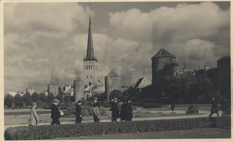 Tallinn : Tornide väljak