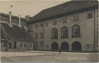Tallinn : riigikogu hoone