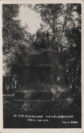 Dr. Fr. R. Kreutzwaldi mälestussammas Võru pargis